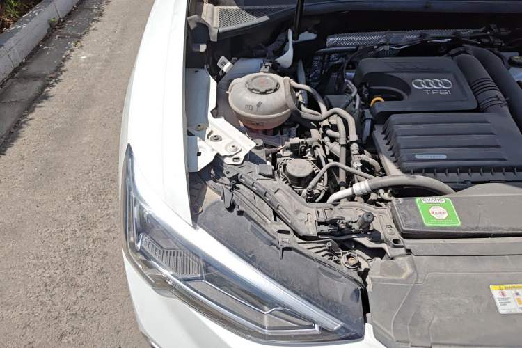 Used Audi Q3 2020 35 TFSI Fashion Dynamic Model Engine Bay Right