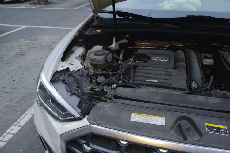 Used Audi Q3 2020 35 TFSI Fashion Dynamic Model Engine Bay Right