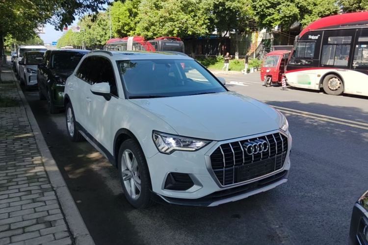 Used Audi Q3 2020 40 TFSI Fashionable and Elegant Model Exterior 1