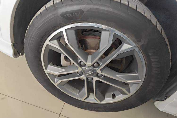 Used Audi Q3 2020 40 TFSI Fashion Dynamic Model Exterior 4