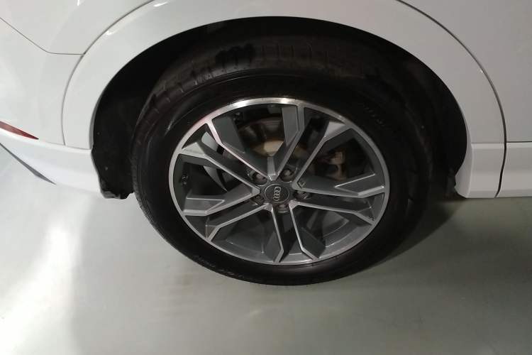 Used Audi Q3 2020 40 TFSI Fashion Dynamic Model Exterior 4