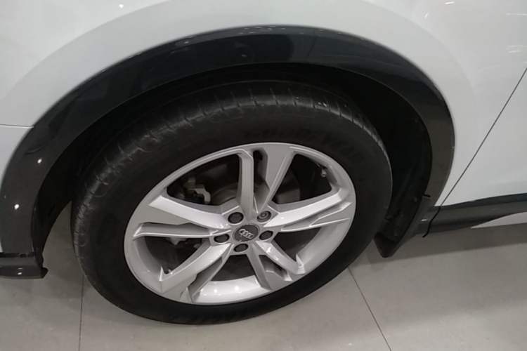 Used Audi Q3 2020 35 TFSI Fashionable and Elegant Model Exterior 4
