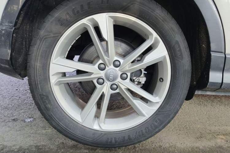 Used Audi Q3 2020 40 TFSI Fashionable and Elegant Model Exterior 5