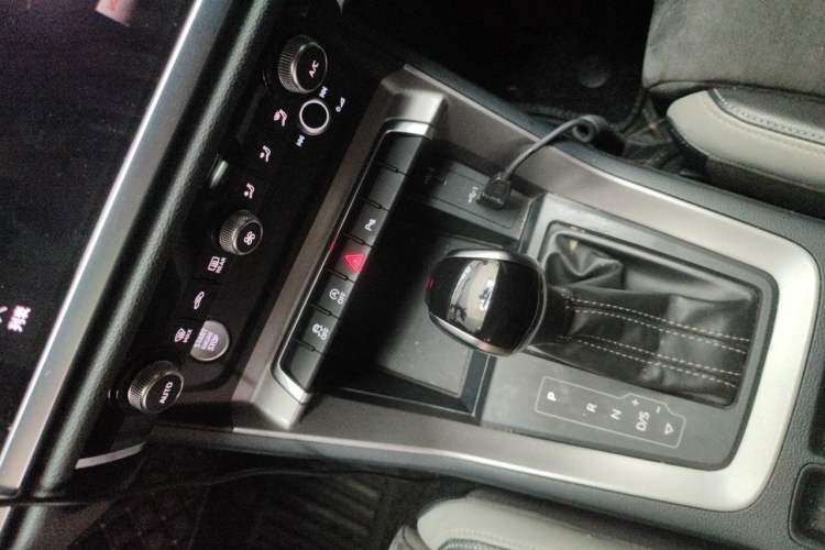 Used Audi Q3 2020 35 TFSI Fashion Dynamic Model Gear Lever