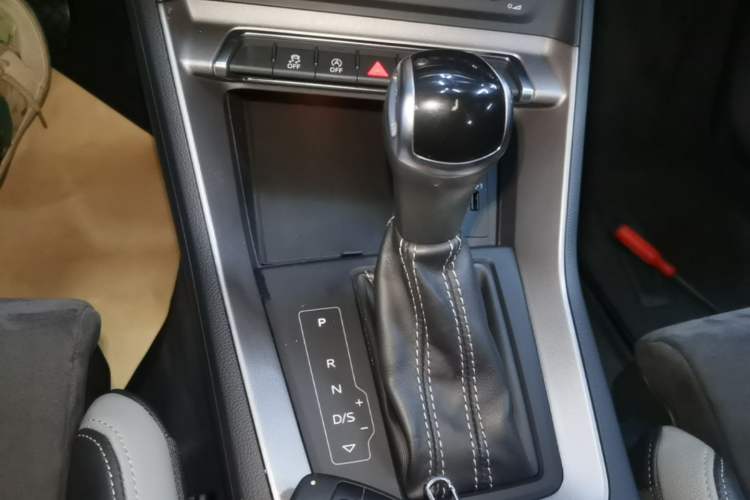 Used Audi Q3 2020 40 TFSI Fashion Dynamic Model Gear Lever