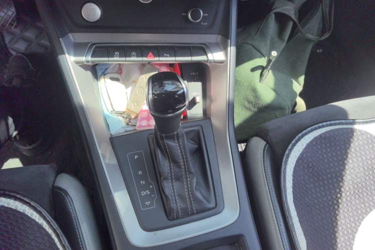 Used Audi Q3 2020 35 TFSI Fashion Dynamic Model Gear Lever