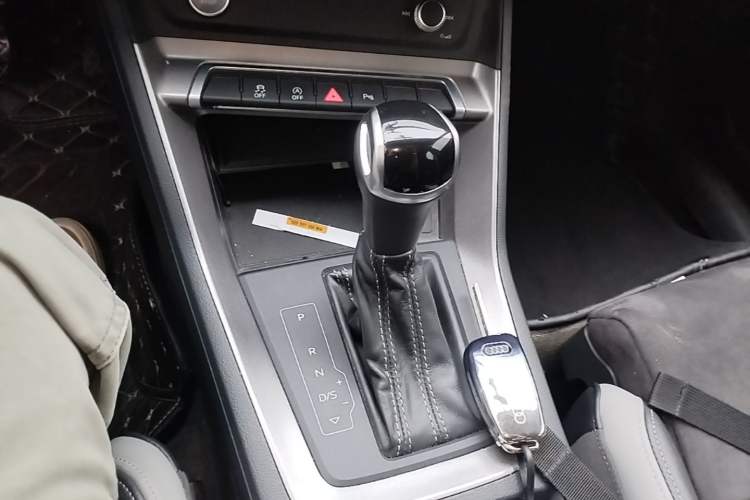 Used Audi Q3 2020 40 TFSI Fashion Dynamic Model Gear Lever