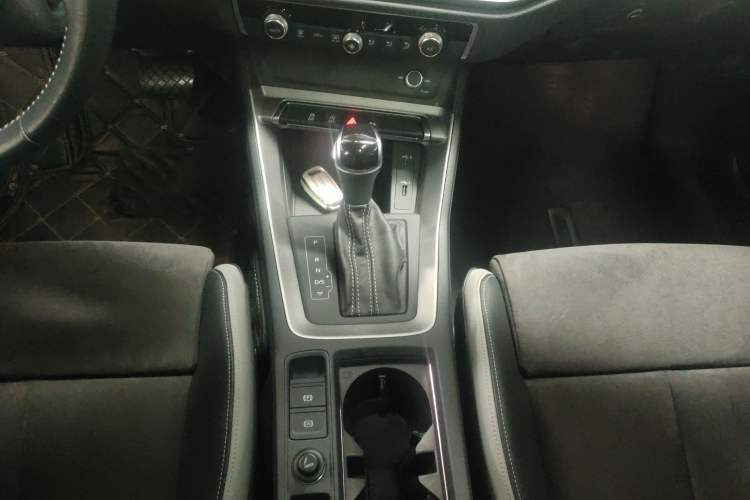 Used Audi Q3 2020 35 TFSI Ambition Dynamic Edition Gear Lever