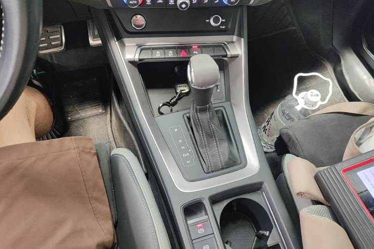 Used Audi Q3 2020 35 TFSI Ambition Dynamic Edition Gear Lever