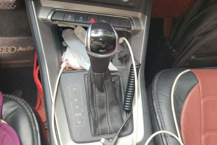 Used Audi Q3 2020 35 TFSI Ambition Dynamic Edition Gear Lever