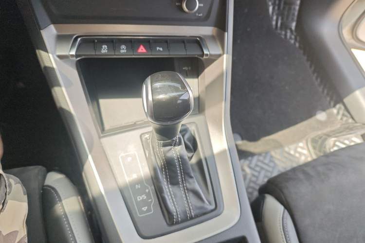 Used Audi Q3 2020 35 TFSI Ambition Dynamic Edition Gear Lever