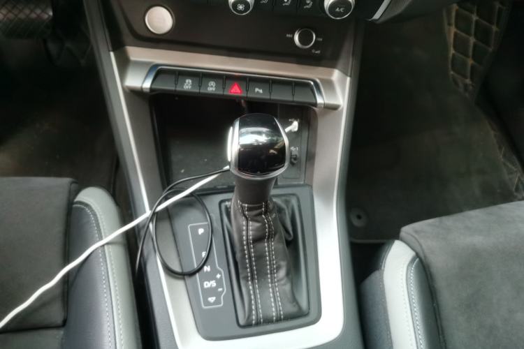 Used Audi Q3 2020 35 TFSI Fashion Dynamic Model Gear Lever