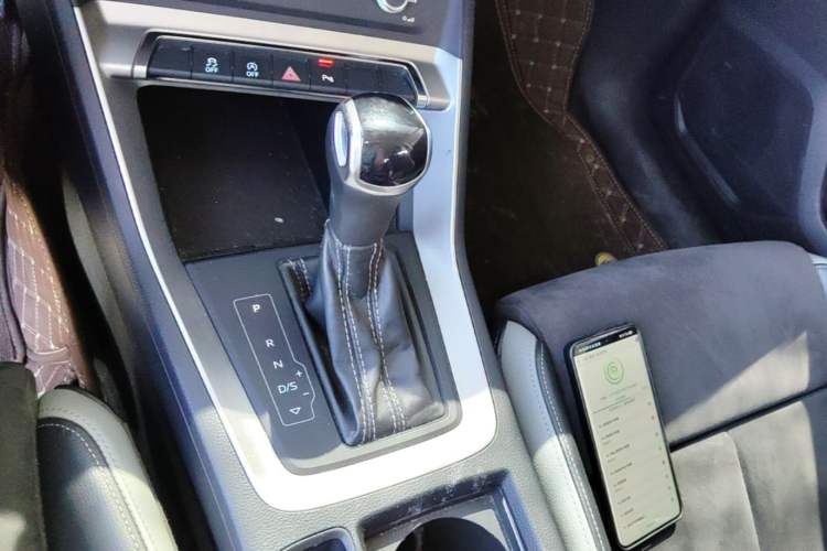 Used Audi Q3 2020 35 TFSI Ambition Dynamic Edition Gear Lever