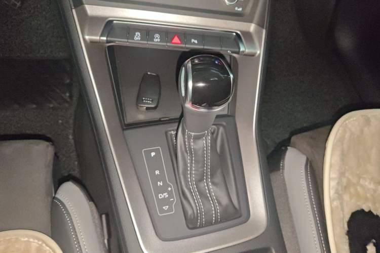 Used Audi Q3 2020 35 TFSI Fashion Dynamic Model Gear Lever