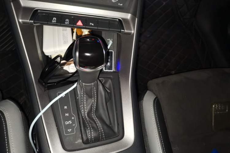 Used Audi Q3 2020 35 TFSI Ambition Dynamic Edition Gear Lever