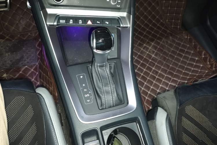 Used Audi Q3 2020 40 TFSI Fashion Dynamic Model Gear Lever