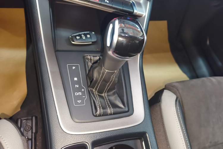 Used Audi Q3 2020 35 TFSI Fashion Dynamic Model Gear Lever