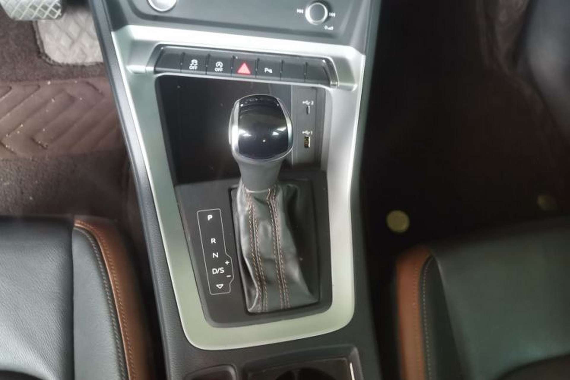 Used Audi Q3 2020 35 TFSI Fashionable and Elegant Model Gear Lever