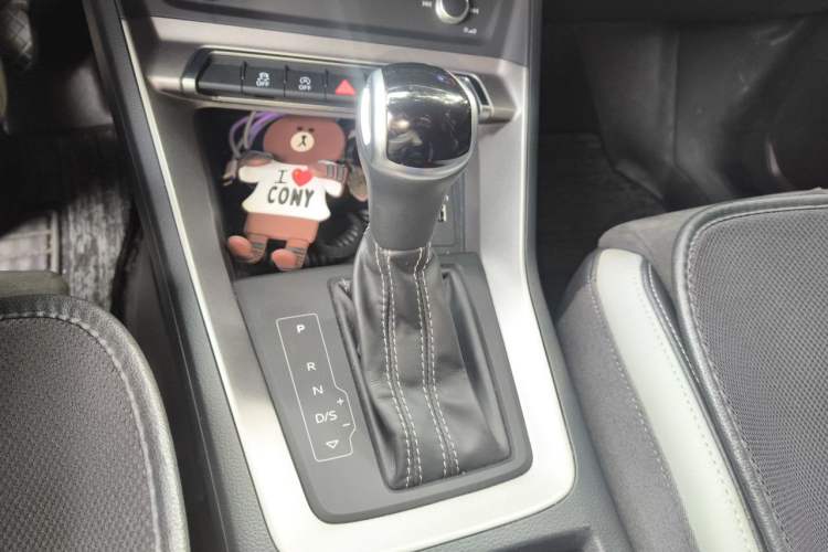 Used Audi Q3 2020 40 TFSI Fashion Dynamic Model Gear Lever