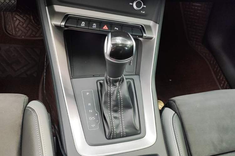 Used Audi Q3 2020 35 TFSI Ambition Dynamic Edition Gear Lever