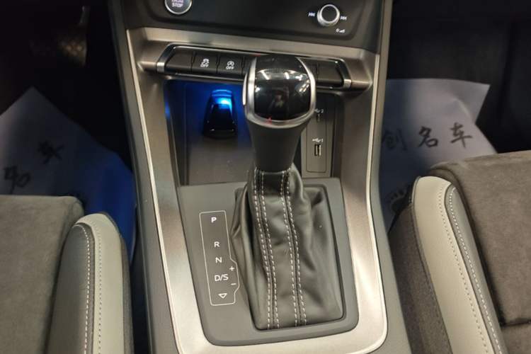 Used Audi Q3 2020 40 TFSI Fashion Dynamic Model Gear Lever