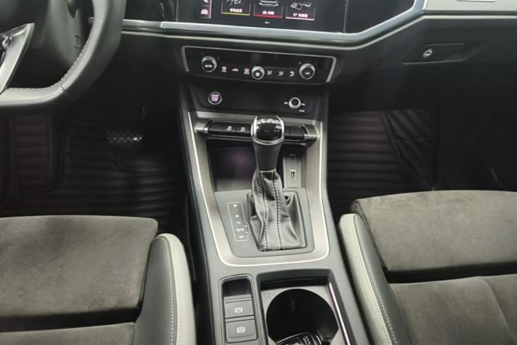 Used Audi Q3 2020 35 TFSI Fashion Dynamic Model Gear Lever