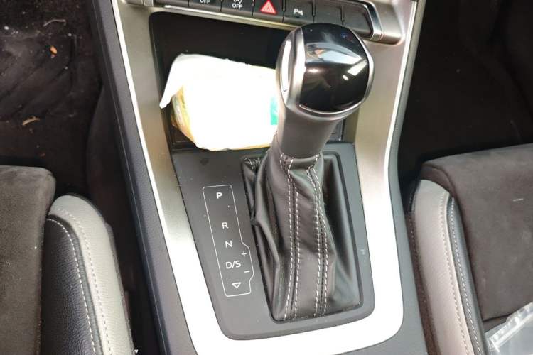Used Audi Q3 2020 35 TFSI Ambition Dynamic Edition Gear Lever