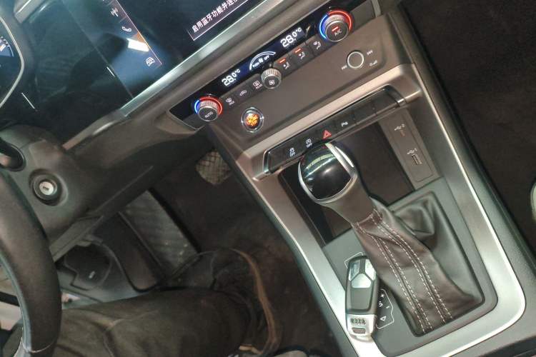 Used Audi Q3 2020 35 TFSI Ambition Dynamic Edition Gear Lever