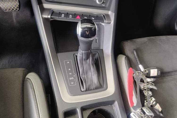 Used Audi Q3 2020 35 TFSI Fashion Dynamic Model Gear Lever