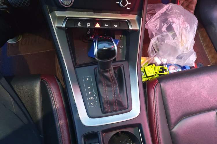 Used Audi Q3 2020 35 TFSI Fashionable and Elegant Model Gear Lever