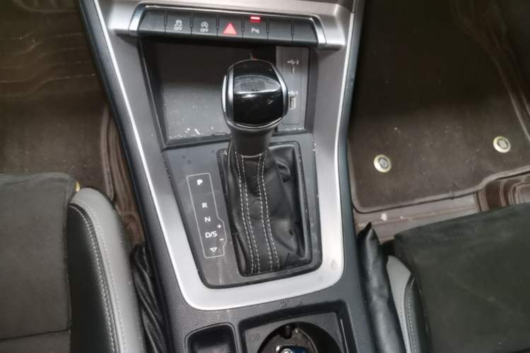 Used Audi Q3 2020 35 TFSI Ambition Dynamic Edition Gear Lever