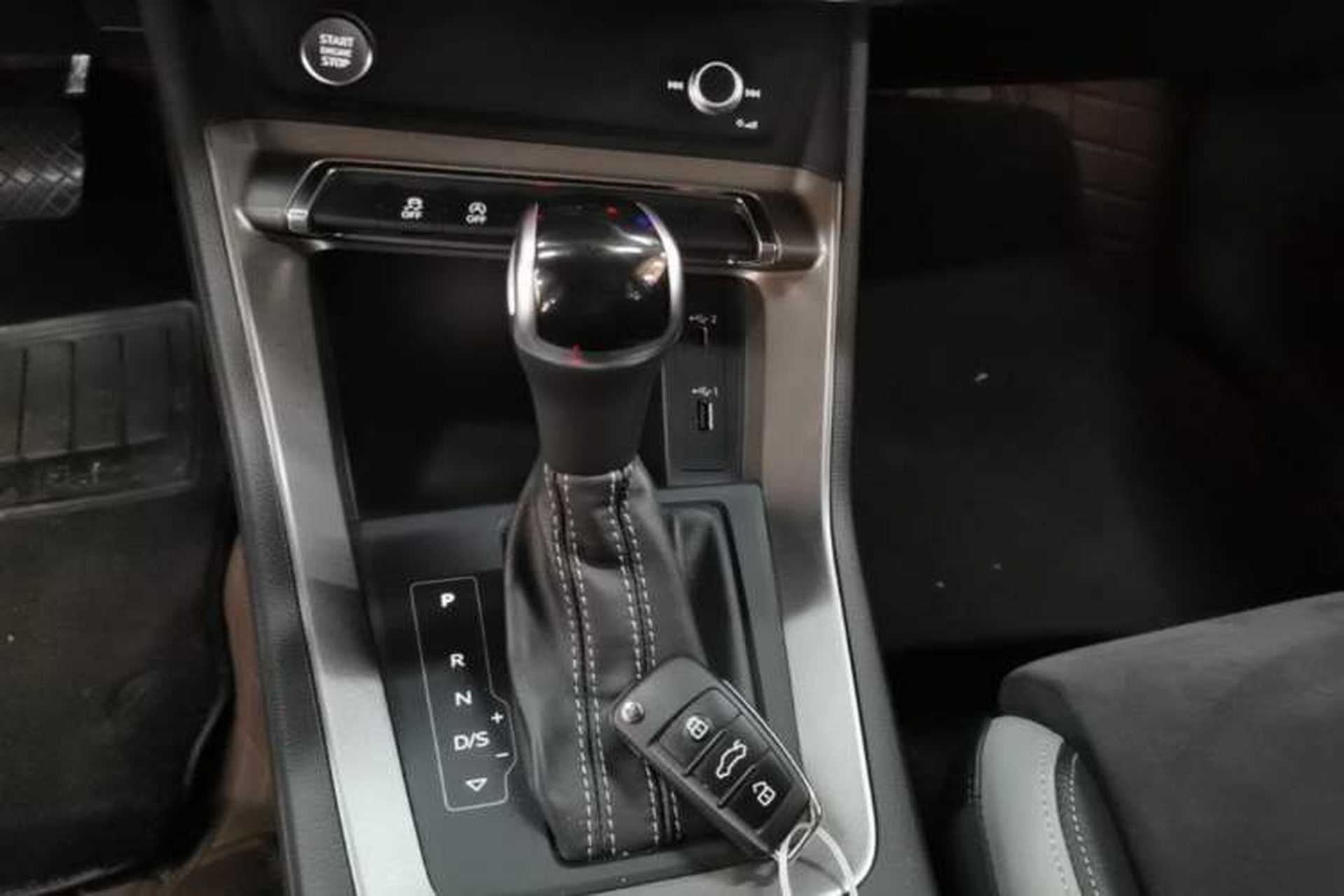 Used Audi Q3 2020 35 TFSI Fashion Dynamic Model Gear Lever