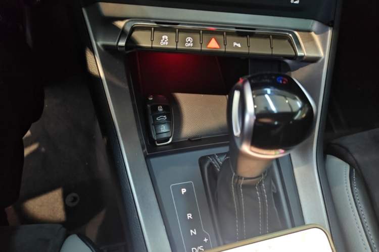 Used Audi Q3 2020 40 TFSI Fashion Dynamic Model Gear Lever