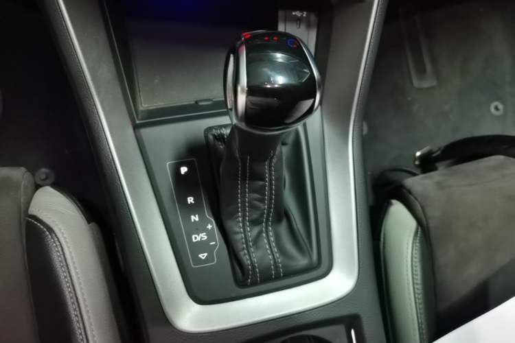Used Audi Q3 2020 40 TFSI Fashion Dynamic Model Gear Lever