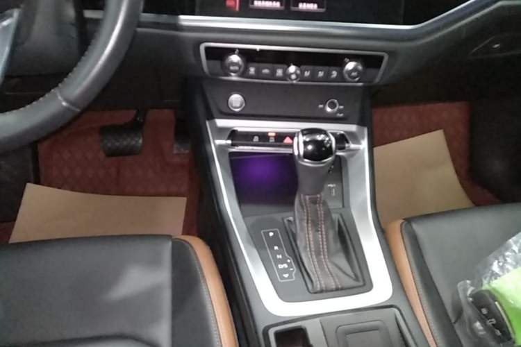 Used Audi Q3 2020 35 TFSI Fashionable and Elegant Model Gear Lever