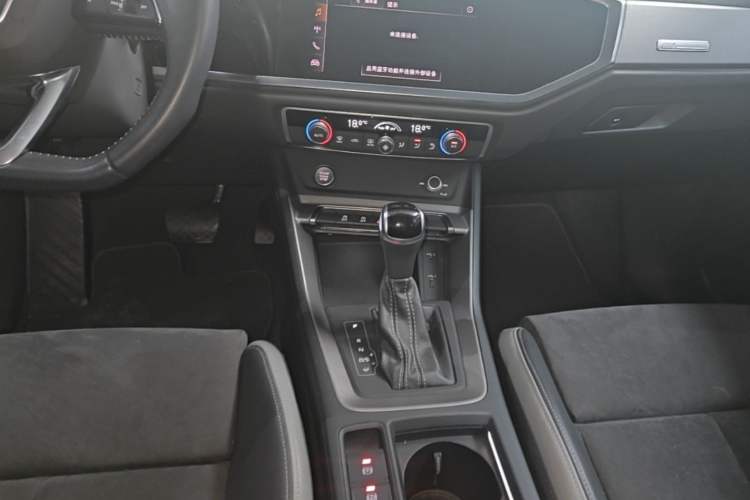 Used Audi Q3 2020 35 TFSI Fashion Dynamic Model Gear Lever