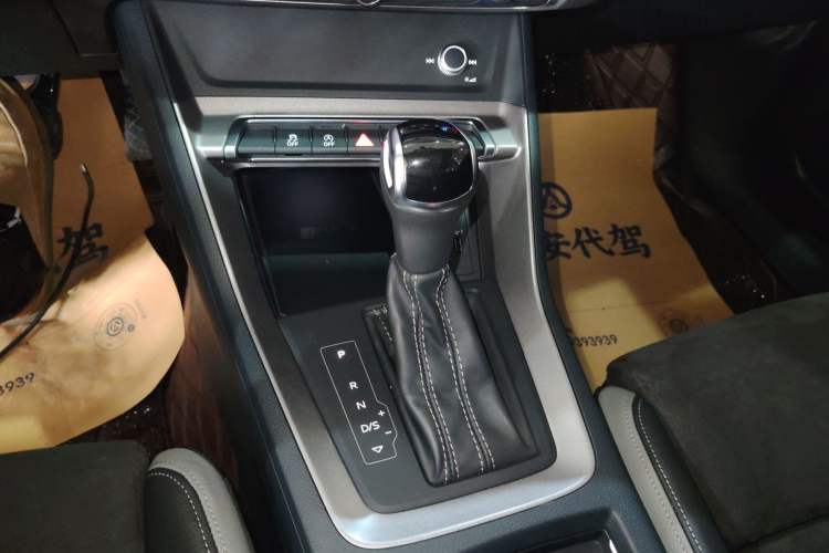 Used Audi Q3 2020 35 TFSI Ambition Dynamic Edition Gear Lever