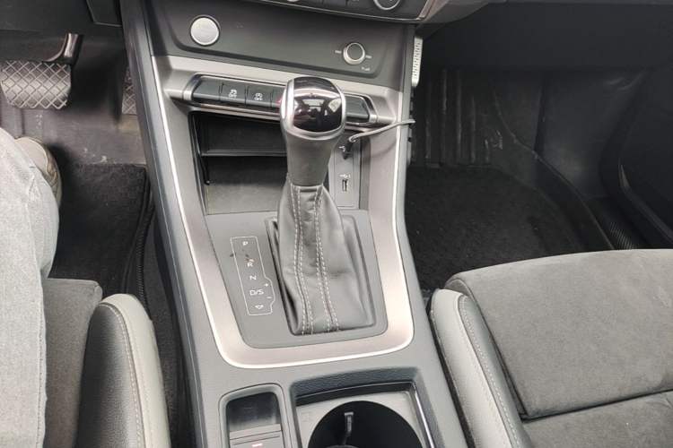 Used Audi Q3 2020 35 TFSI Fashion Dynamic Model Gear Lever