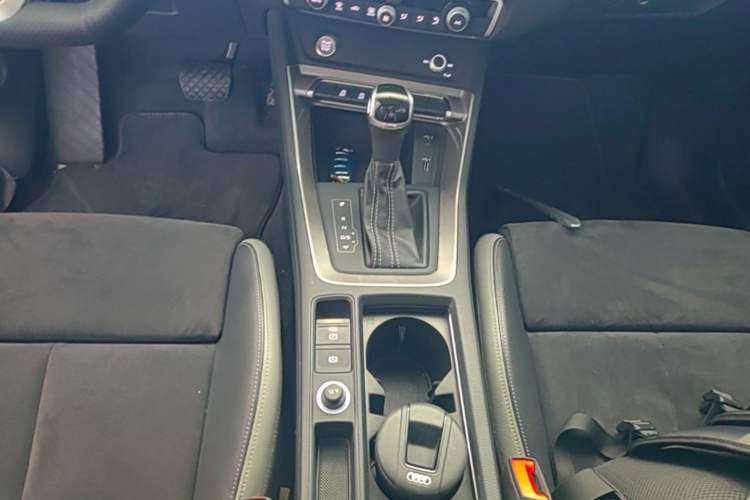 Used Audi Q3 2020 35 TFSI Fashion Dynamic Model Gear Lever