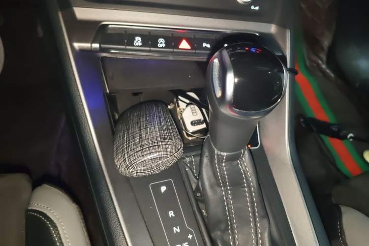 Used Audi Q3 2020 35 TFSI Fashion Dynamic Model Gear Lever