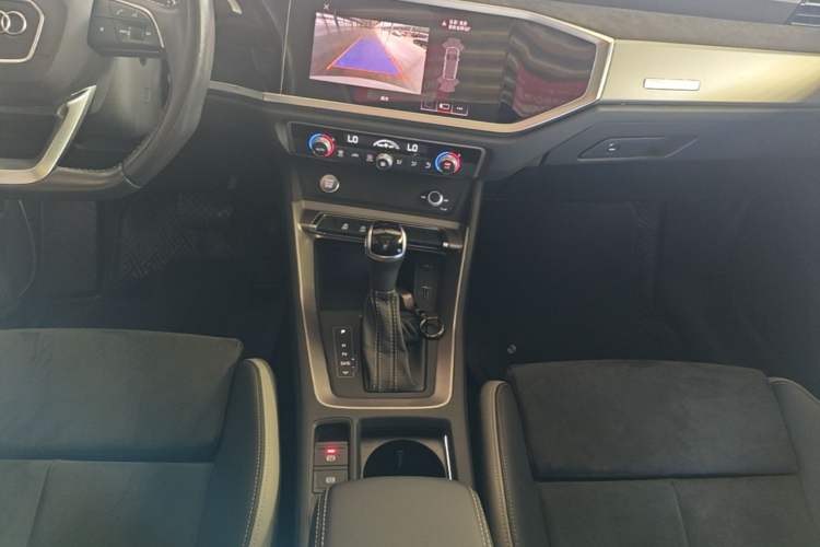 Used Audi Q3 2020 35 TFSI Fashion Dynamic Model Gear Lever