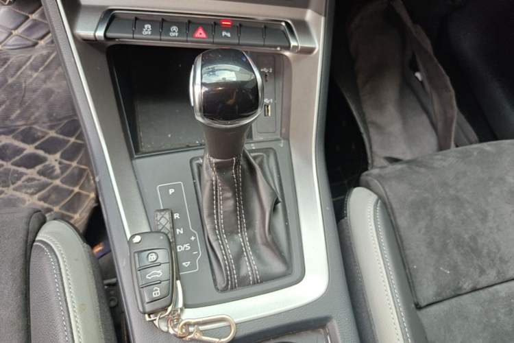 Used Audi Q3 2020 35 TFSI Fashion Dynamic Model Gear Lever