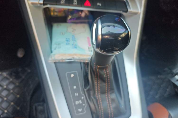 Used Audi Q3 2020 35 TFSI Fashionable and Elegant Model Gear Lever