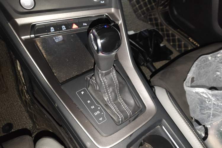 Used Audi Q3 2020 35 TFSI Fashion Dynamic Model Gear Lever