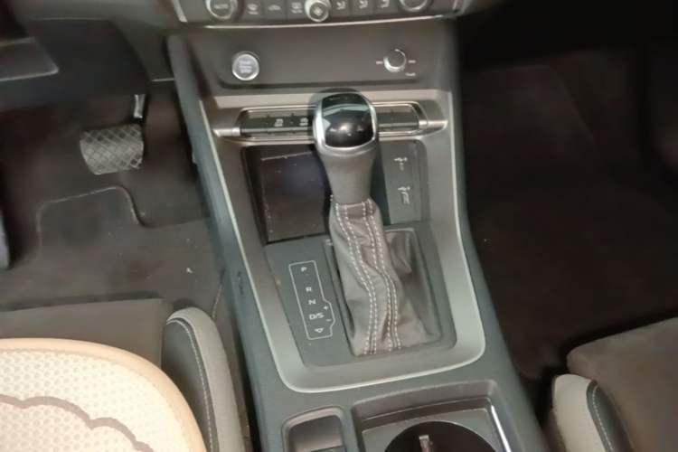 Used Audi Q3 2020 35 TFSI Fashion Dynamic Model Gear Lever