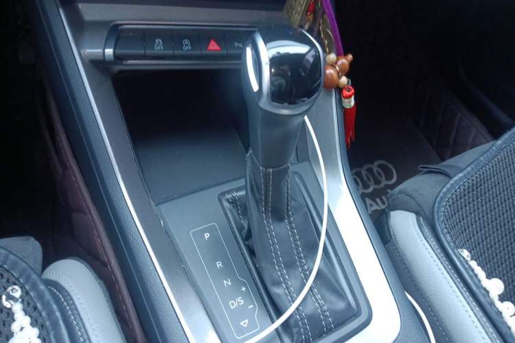 Used Audi Q3 2020 35 TFSI Ambition Dynamic Edition Gear Lever