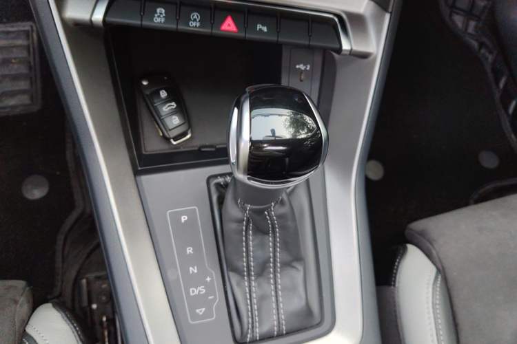 Used Audi Q3 2020 35 TFSI Fashion Dynamic Model Gear Lever