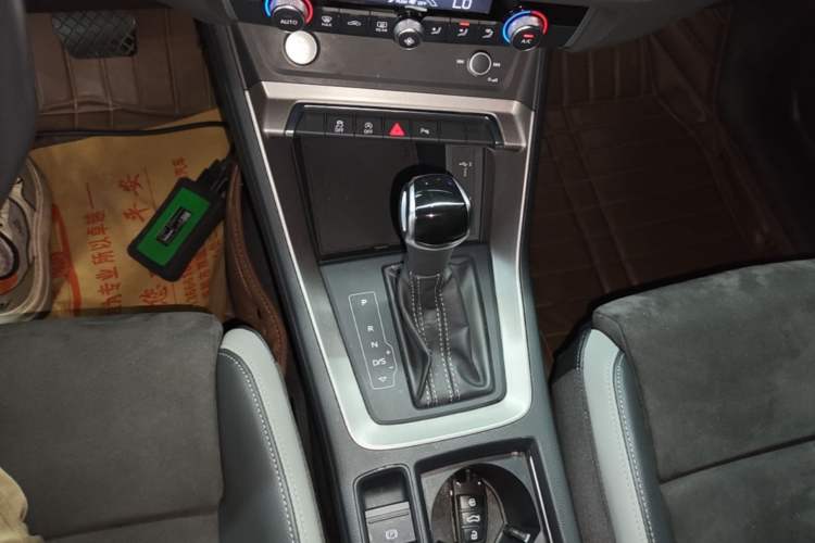 Used Audi Q3 2020 35 TFSI Fashion Dynamic Model Gear Lever