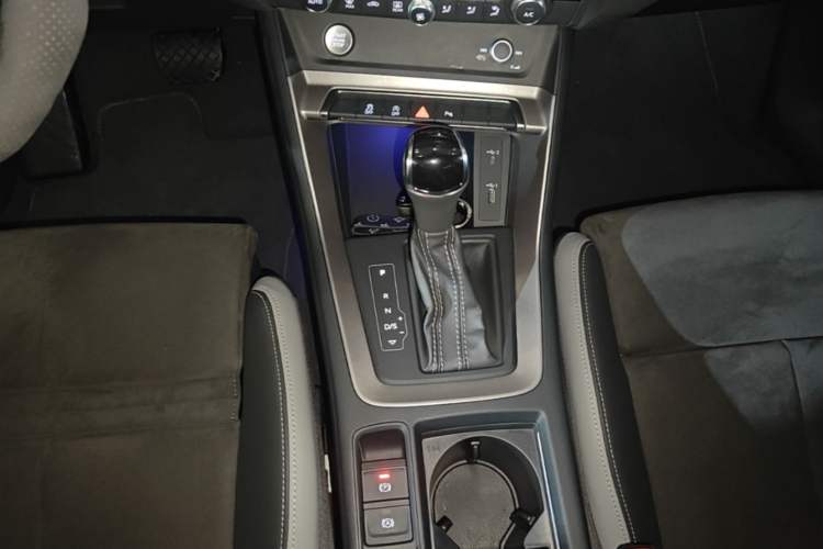 Used Audi Q3 2020 40 TFSI Fashion Dynamic Model Gear Lever