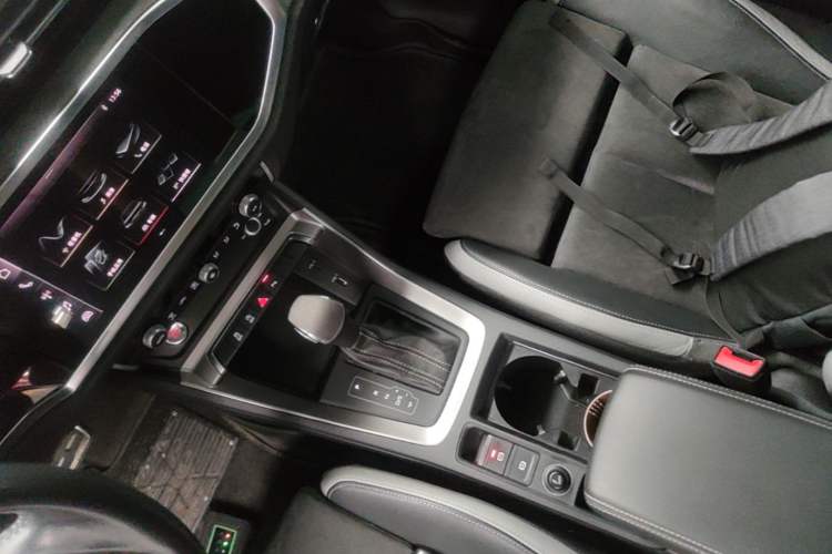 Used Audi Q3 2020 35 TFSI Ambition Dynamic Edition Gear Lever
